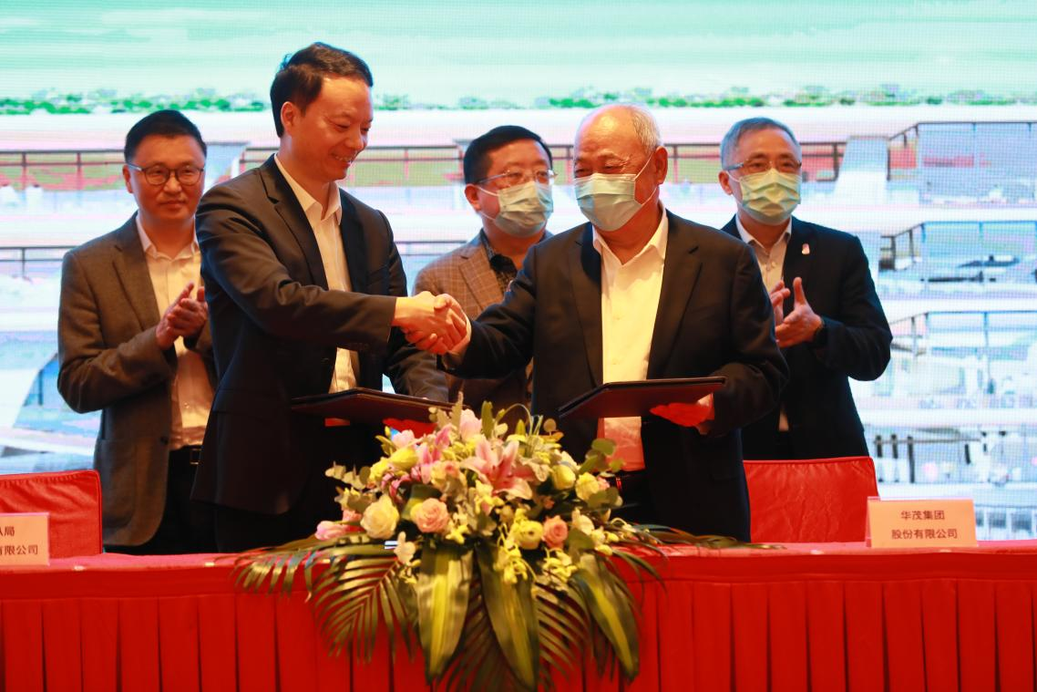 2.签约现场2.png