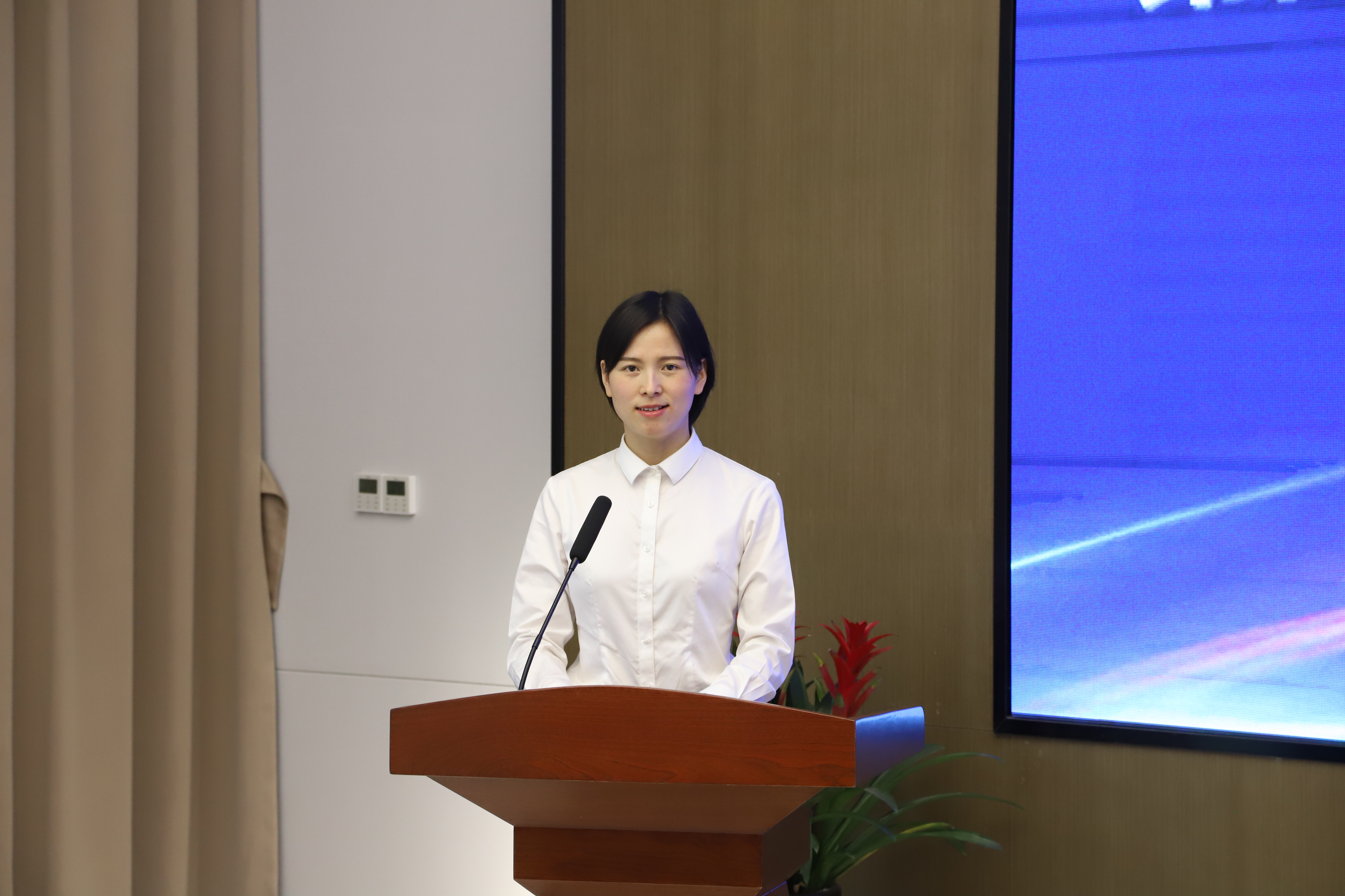 7. 蒋淑妃作表态发言.JPG